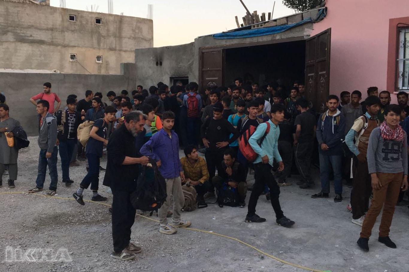 Li Wanê 60 û li Yalova jî 107 Penaberên biyanî hatin girtin.